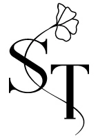 ST con una florcita entrecruzada forma el símbolo de la marca Sil Triscali