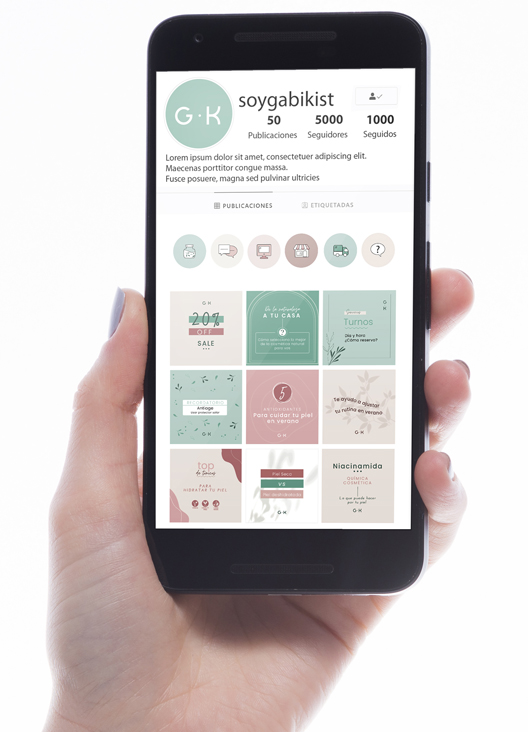 Mano que sostiene un celular. Muestra los post que diseñé para Gabi Kist y aparecen en su feed